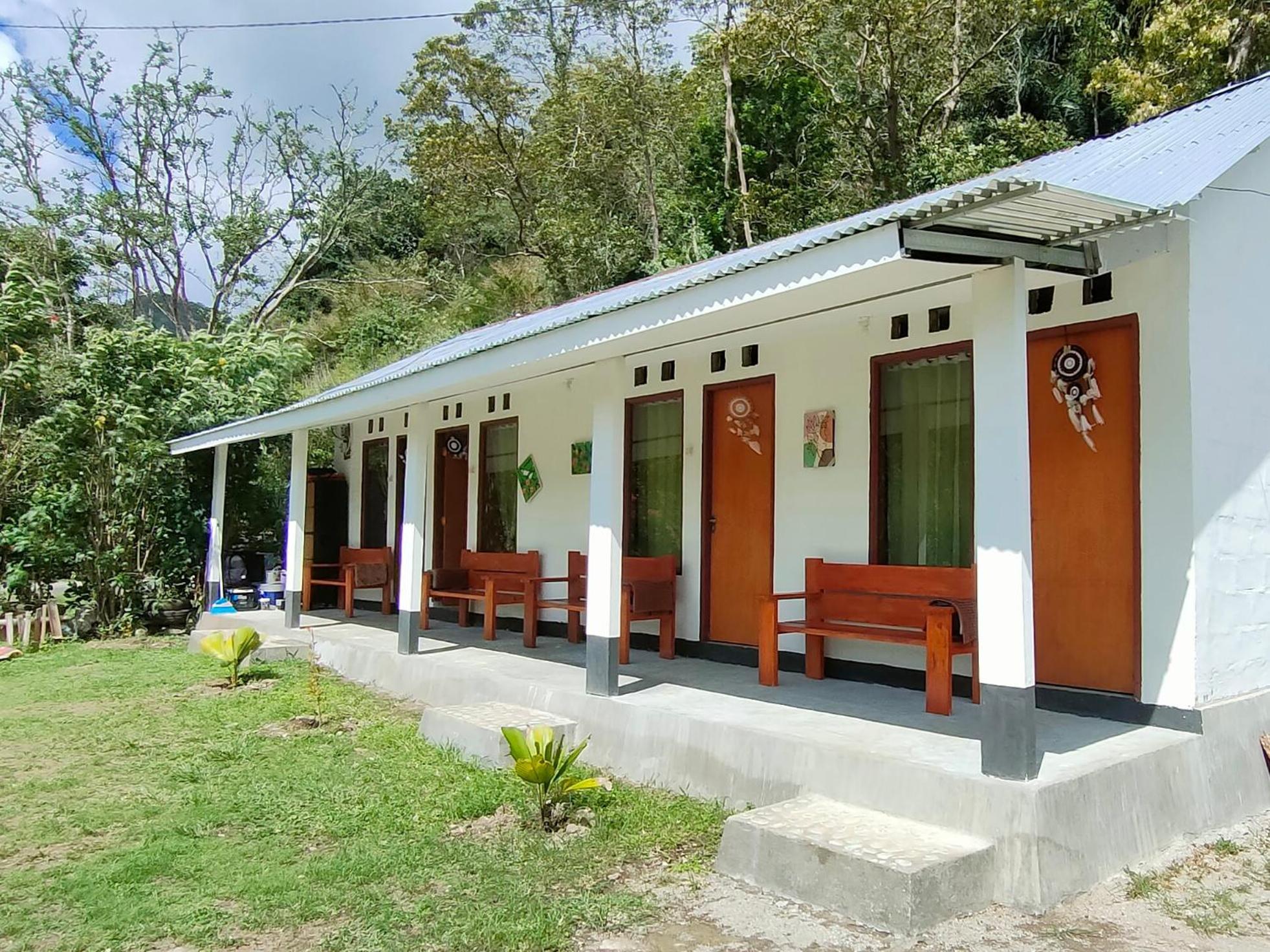Rago'S Homestay Kelimutu Buitenkant foto