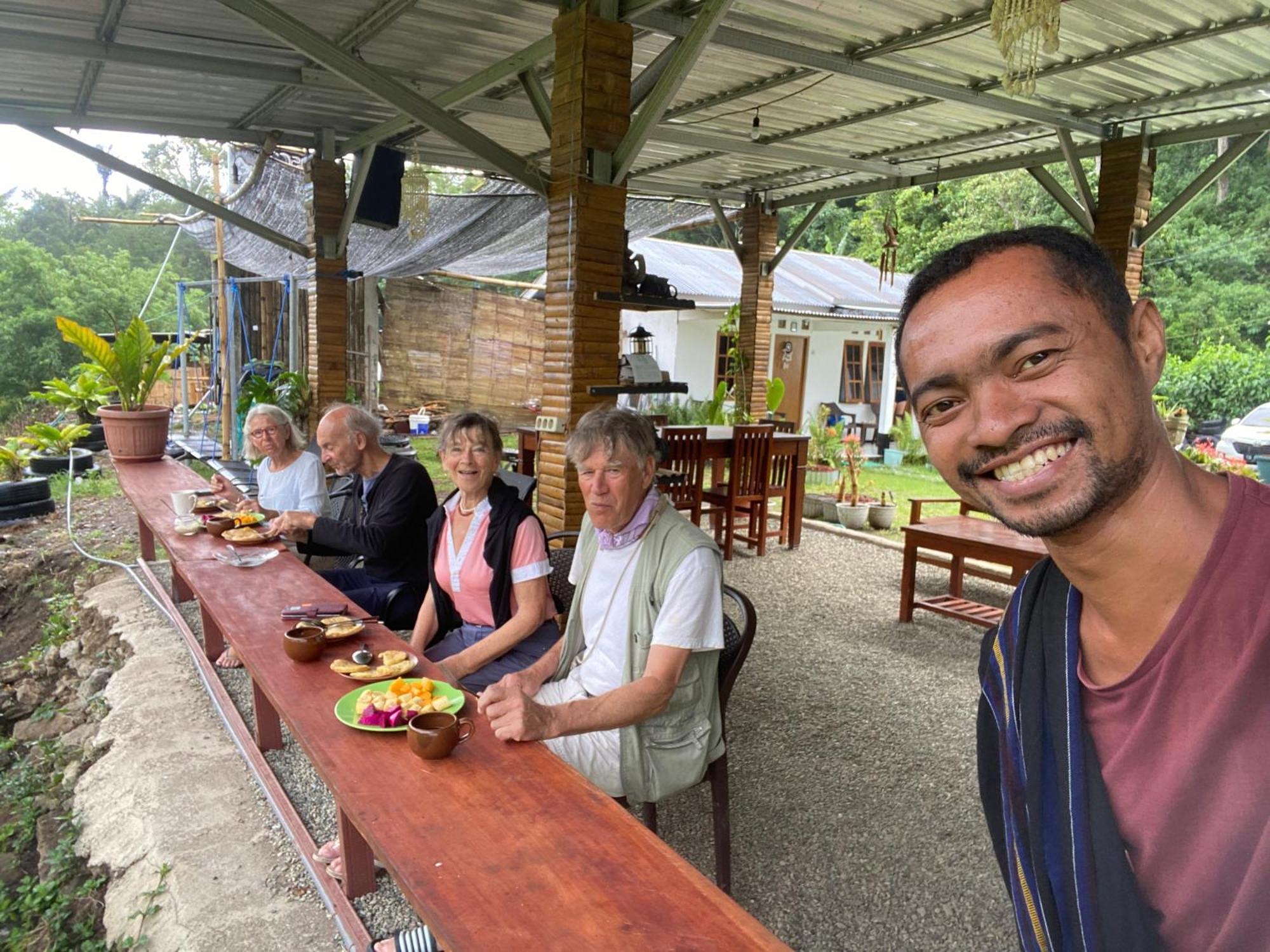 Rago'S Homestay Kelimutu Buitenkant foto